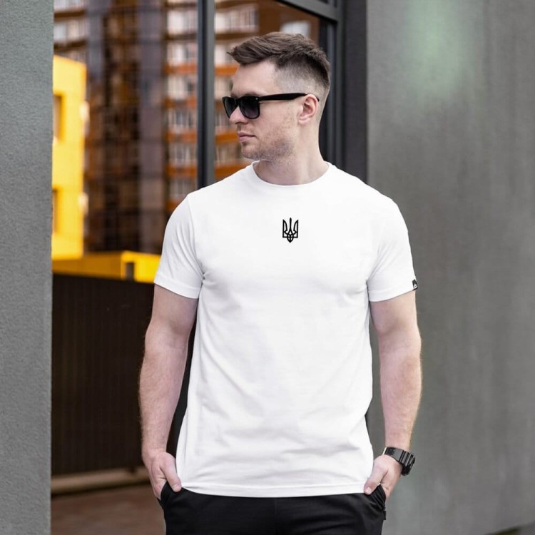 Футболка чоловіча однотонна біла Pobedov Peremoga - наклейка Герб 4см чорна POB_00000007437