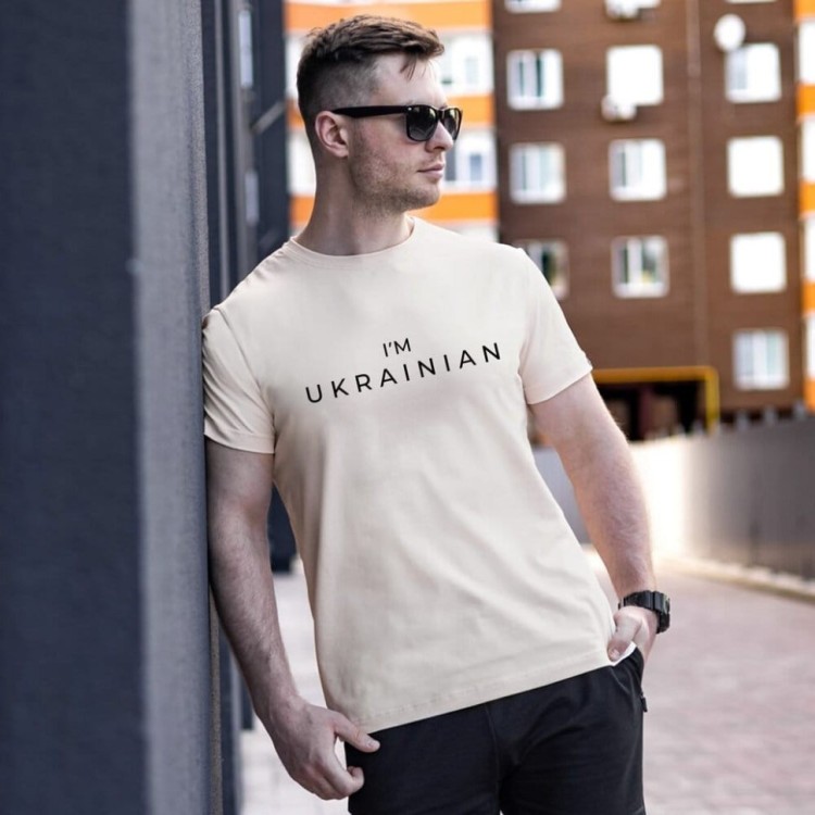 Футболка чоловіча однотонна молочна Pobedov Peremoga - I'M UKRAINIAN наклейка чорна POB_00000007232