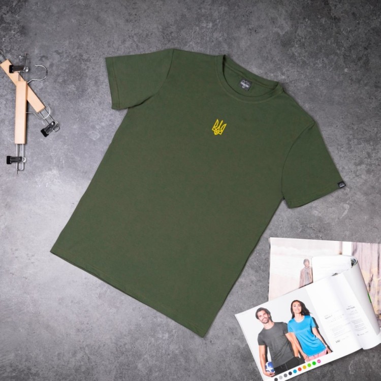 Футболка чоловіча однотонна хакі Pobedov Peremoga - Герб жовта вишивка POB_00000007286