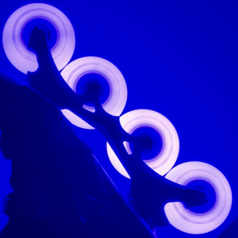 Сяючі колеса для роликів Flying Eagle Lazerwheelz Ultra 88A 4 шт фіолетові ROL_12515_3