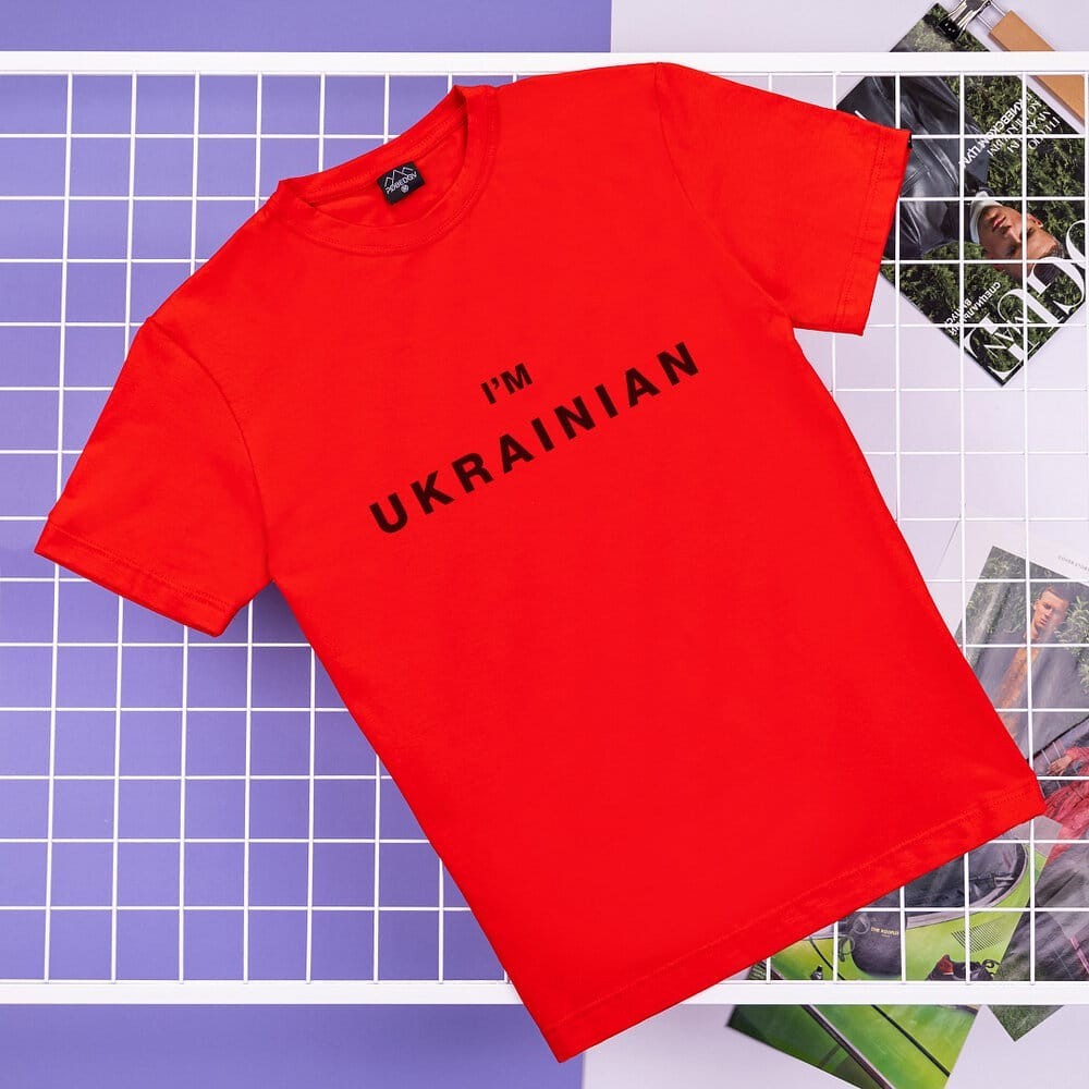 Футболка чоловіча однотонна червона Pobedov Peremoga - I'M UKRAINIAN наклейка чорна POB_00000007228