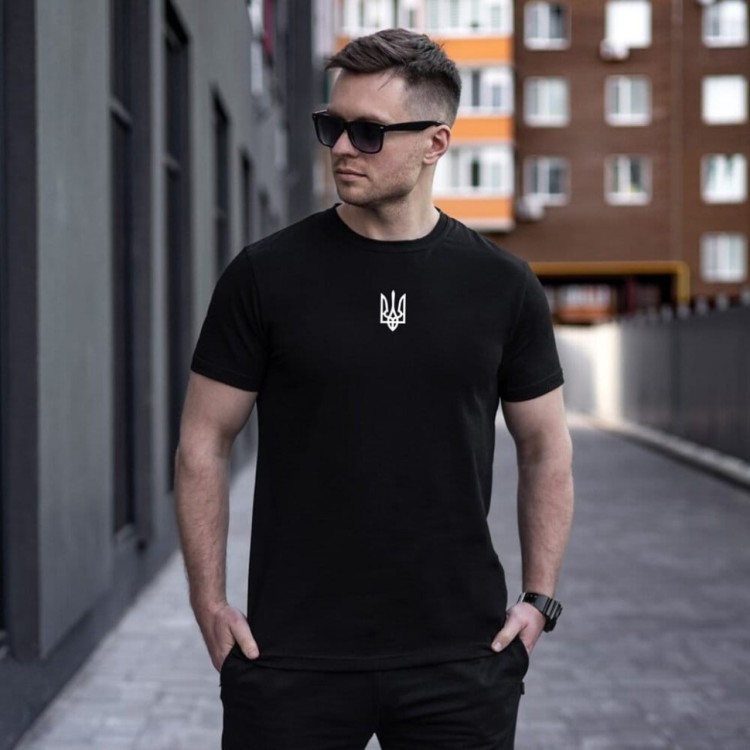 Футболка чоловіча однотонна чорна Pobedov Peremoga - наклейка Герб 4см біла POB_00000007411