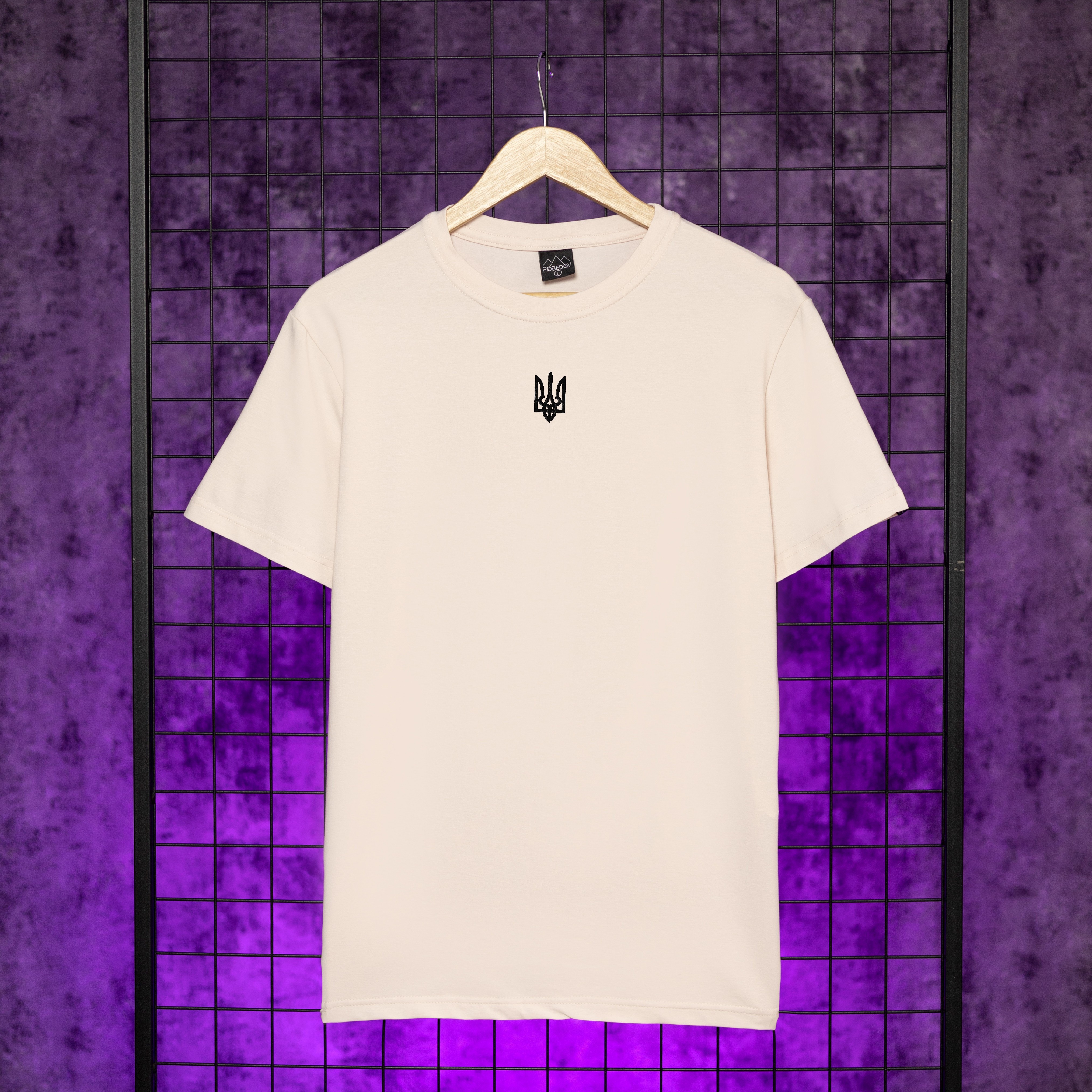 Футболка чоловіча однотонна молочна Pobedov Peremoga - Герб чорна вишивка POB_00000007327