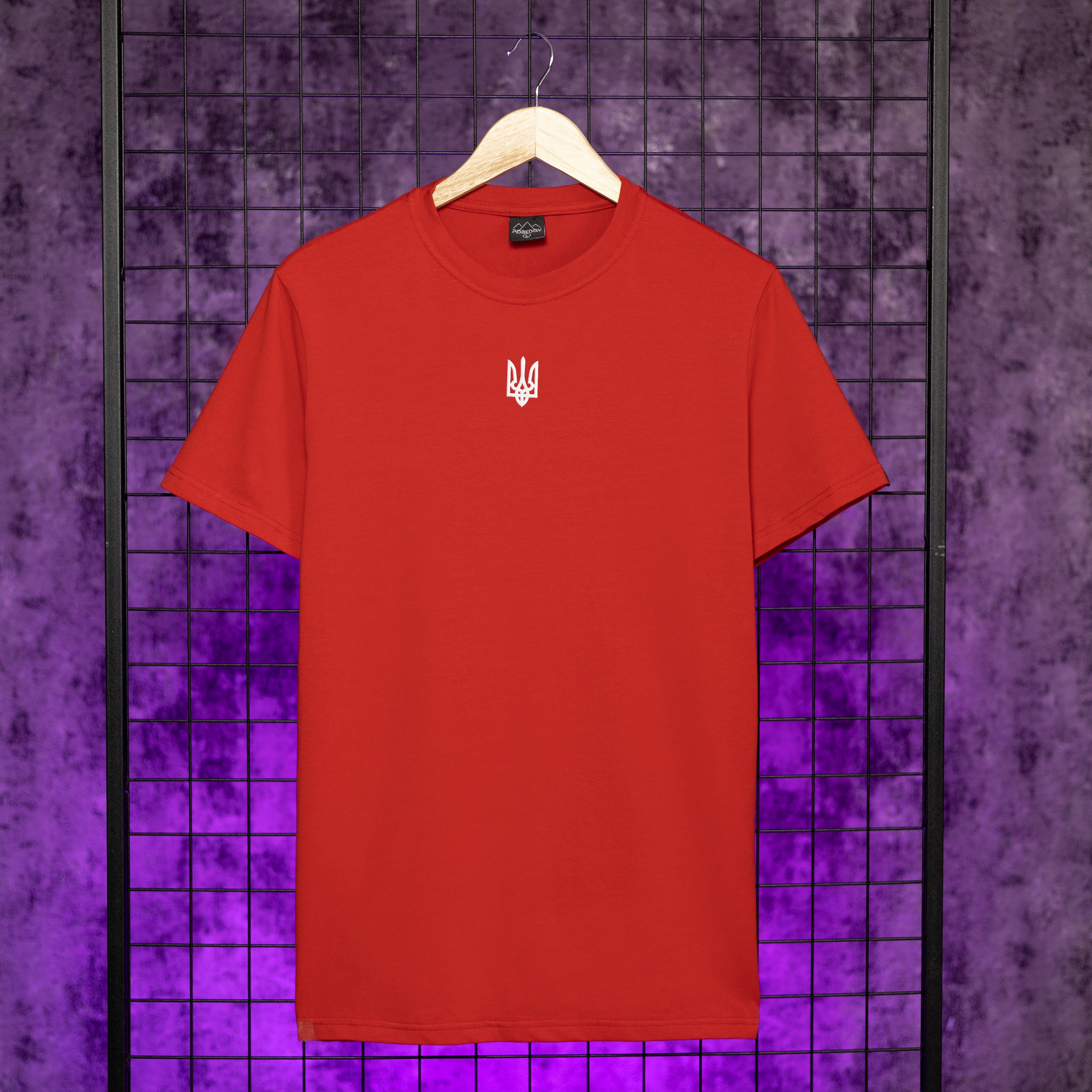 Футболка чоловіча однотонна червона Pobedov Peremoga - Герб біла вишивка POB_00000007252