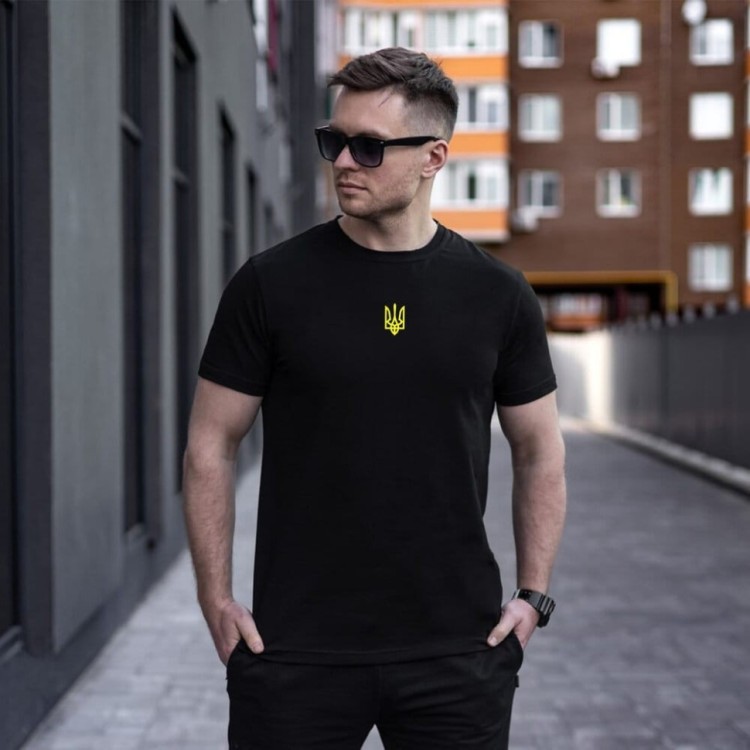 Футболка чоловіча однотонна чорна Pobedov Peremoga - Наклейка Герб 4см жовта POB_00000007428